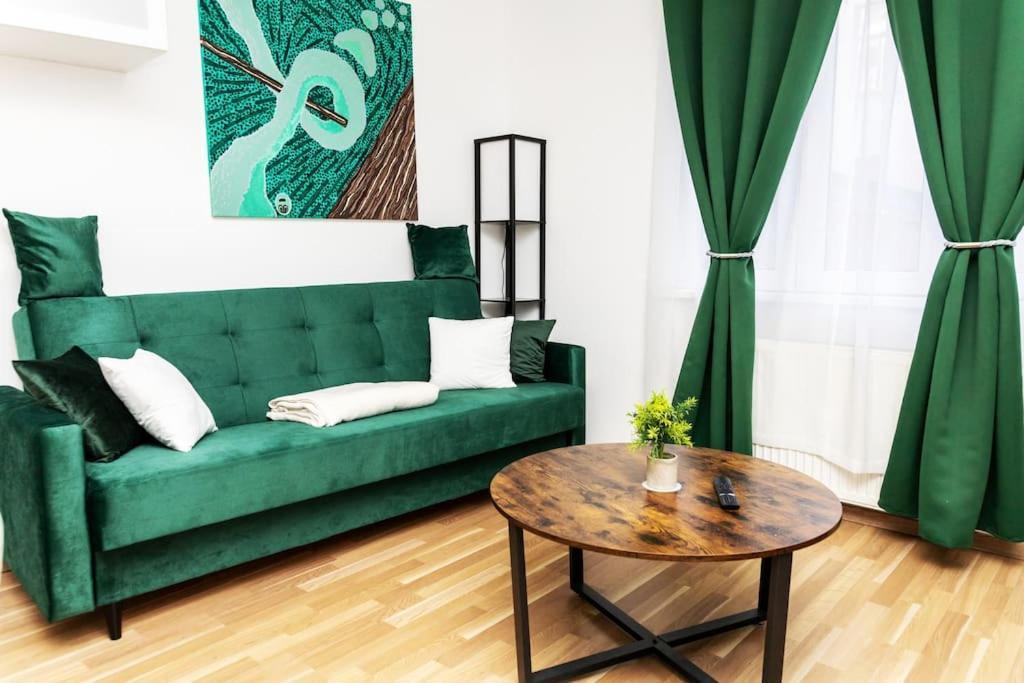 City Apartment Top Location, Quiet And Cozy Ideal To Relax Or Work Bécs Kültér fotó